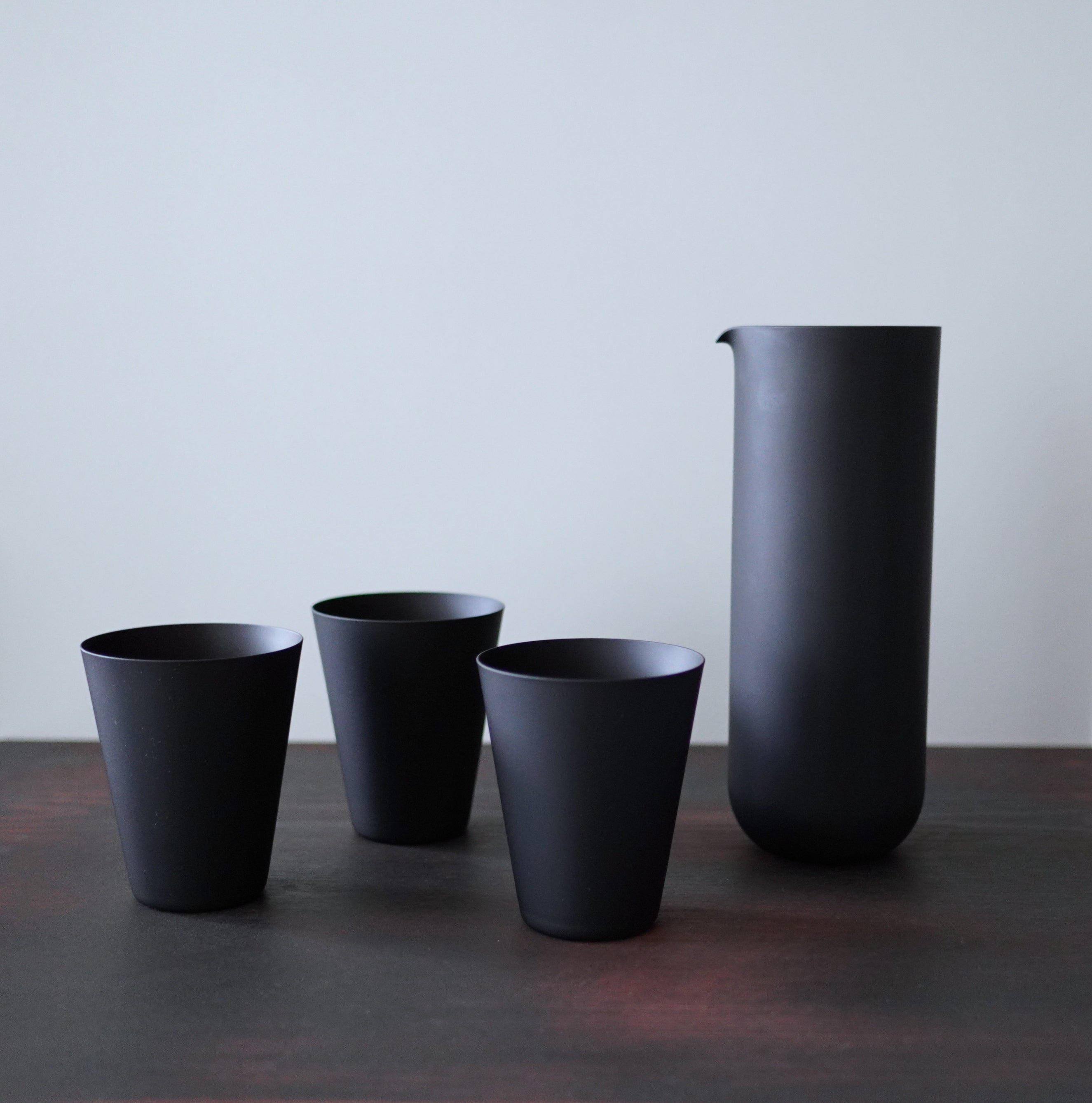 BLACK & WHITE - Pitcher Matte Black, 33.8oz